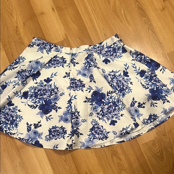 City Studio White and Blue Floral Mini Skirt - Picture 5 of 8